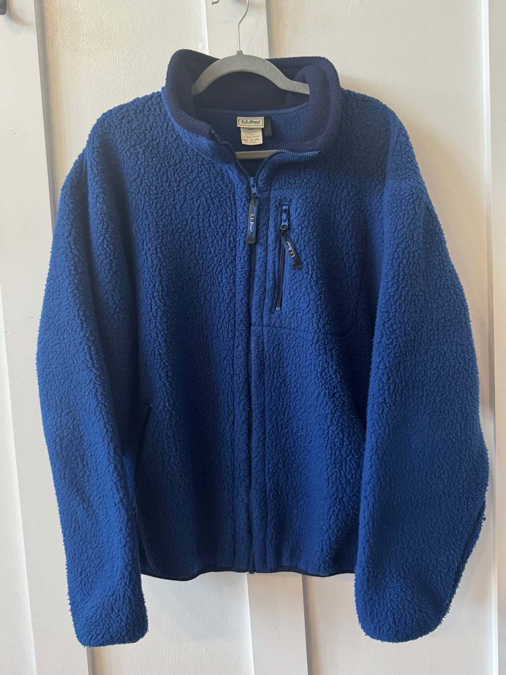 L.L. Bean Men’s Vintage Fleece Zip-up Sweatshirt
Size Large